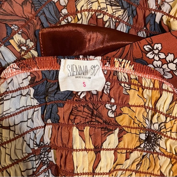 🍁 Sienna Sky Floral Halter Top - Picture 4 of 6